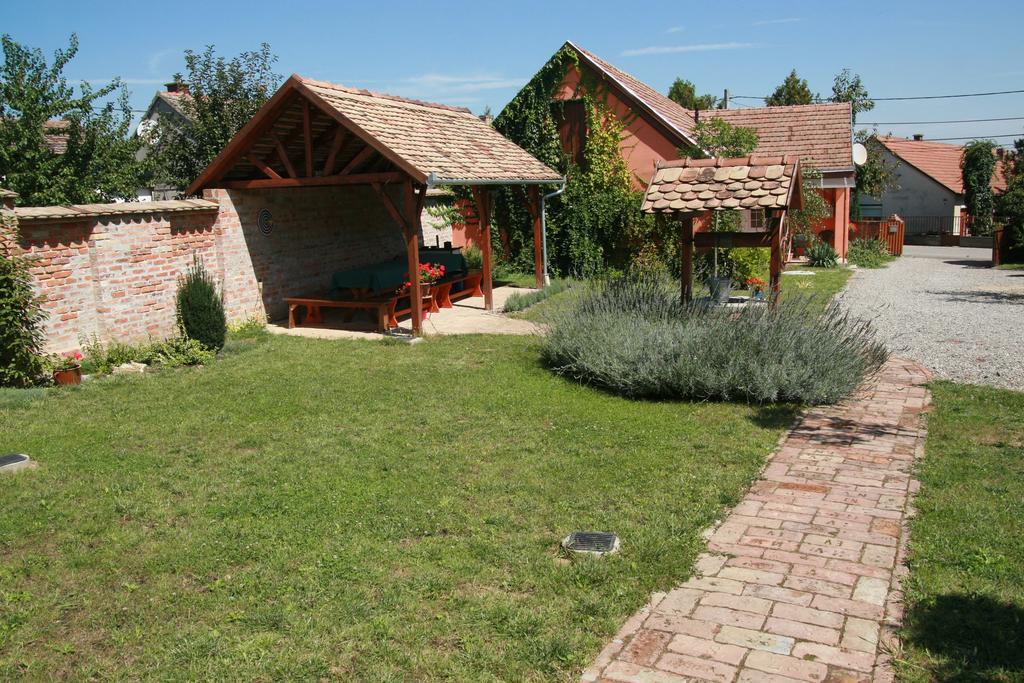 Otto Panzio Villány Exteriör bild